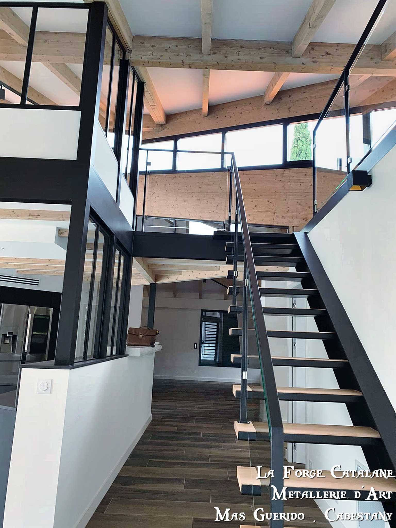 escalier fer simple limon support de marche fer marche bois  forge catalane.jpg